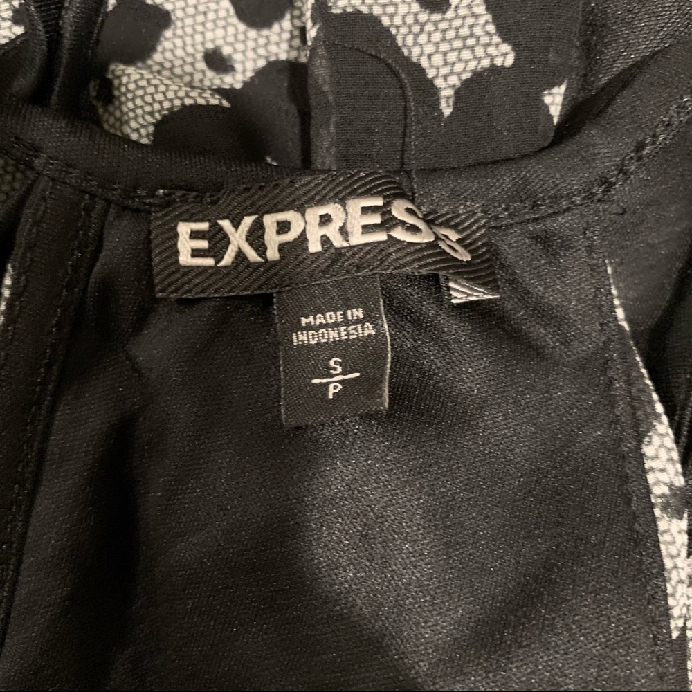 Express sleeveless patterned top size small - Picture 4 of 8